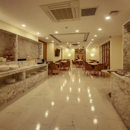 מלון Alkan Palace